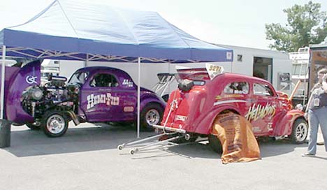 The immaculate and hard-running Hemi-Fied and Hellacious gassers shared a pit area.