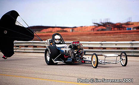Estrus Racing pulls the chutes at the 2001 Bakersfield March Meet. Photo by Jim Sorenson