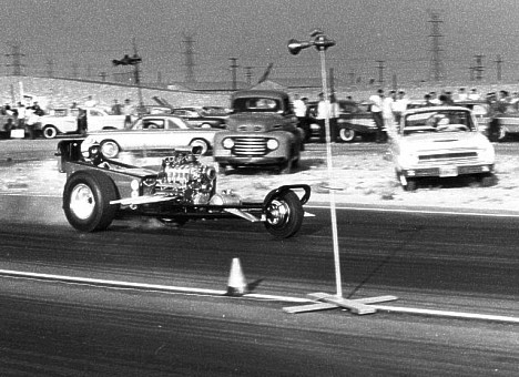 Kenny Ellis' 3-wheeler dragster at San Gabriel 1962. Photo by Steve Gibbs