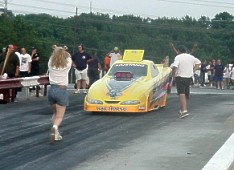 Pattie Mullins and Scott Ankrom back up Bruce Mullins prior to meeting Billy Gibson at Capitol 6-24-00. Tim Pratt photo