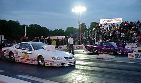Brad Jeter and John Nobile hook up in a qualifying battle. Photo by Tim Pratt