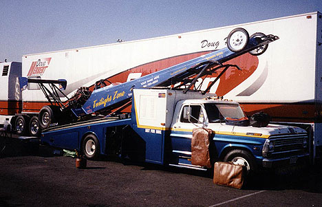 In a world of ultra modern rigs and corporate displays, the Lagana fuel team does it even older than the old way!