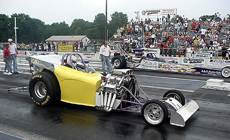 Phil Adams (far lane) and William Proctor line up during Frantic Four qualifying. Adams went on to win the event. Photo by Tim Pratt