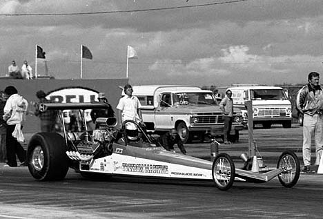 Tom Dawes' Freedom Machine at the '74 March Meet with OJ McKenney up. Photo by Dave Kommel