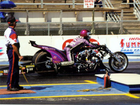 Bob Spina explodes off the line at Epping in 2001. Photo by Guy Willls