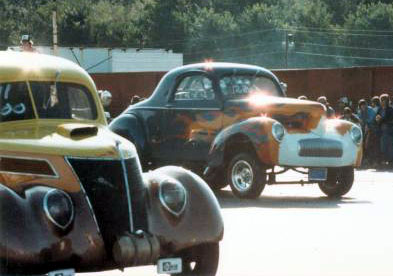 Gassers at war, 1982. Photo by Guy Wills