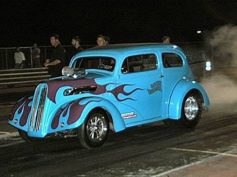Jim Guillen's Ford Pop then took the measure of Ted Stine's'40 Dodge pickup