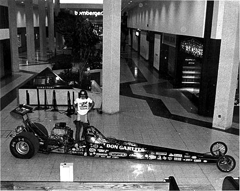 Berserko Bob lives up to his name big time at Big Daddy's mall display. Photo thanks to Berserko Bob (retouched by us)