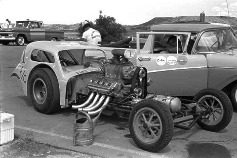 Mike Guritzen's Custom Auto Parts digger. Photo by Pete Garramone