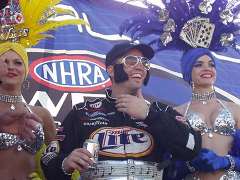 Larry Dixon does his best Elvis Presley as accepts accolades for winning in Vegas. Flyin' Phil Foto
