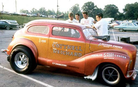 The team prepares the Cottrell and Reichard AA/GAS Austin. Photo by Bruce Wheeler
