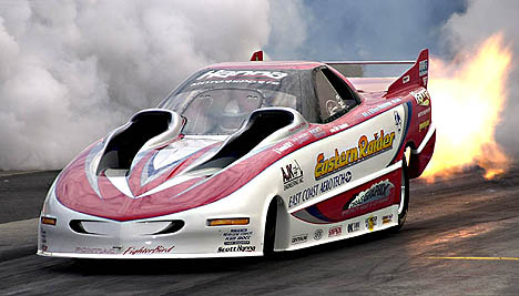 Bob Beaulieu puts Al Hanna's Eastern Raider through its paces at Epping. Photo by Mark Hovsepian