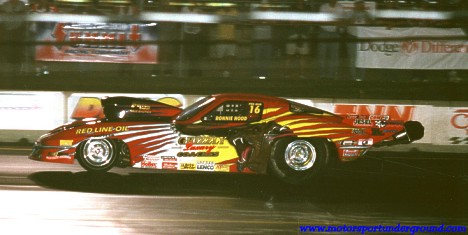 Nocturnal Bear! Ronnie Hood had the Grizzly Luxury Coaches Corvette flying at Epping. Photo by James Morgan