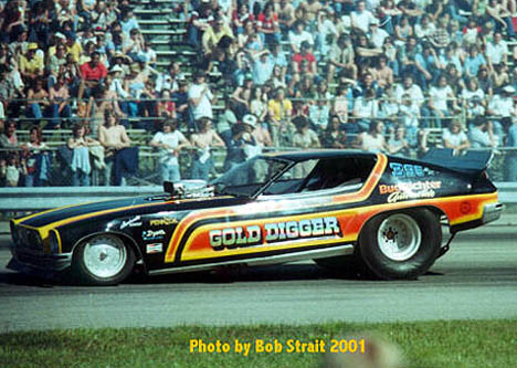 Bud Richter's Gold Digger Mustang II with Gary Bolger at the wheel. Photo by Bob Strait