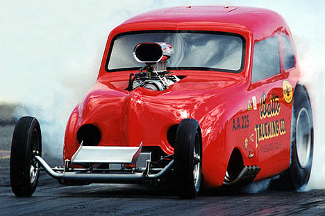 John Batto gets totally fogged in his blown Crosley Altered. Photo by Jim Phillipson