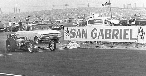 Mystery digger #2 at San Gabe 1962. Photo by Steve Gibbs