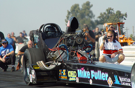 Bill Dunlap blasts off the line in Mike Fullers retro fueler. Photo by Jason Ellis