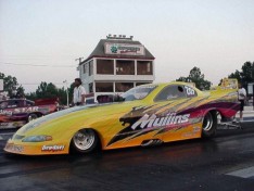 Bruce Mullins lines up against Bill Naves in Round One. Tim Pratt photo