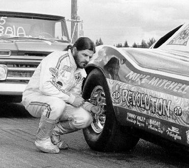 Mike Mitchell prepares the 'Vette for the next round. Photo courtesy of the Flyin' Phil archives