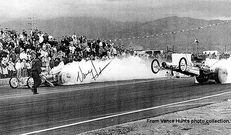 Vance Hunt vs. Chris Karamesines with Don Garlits the flagman! Photo from the Vance Hunt Collection