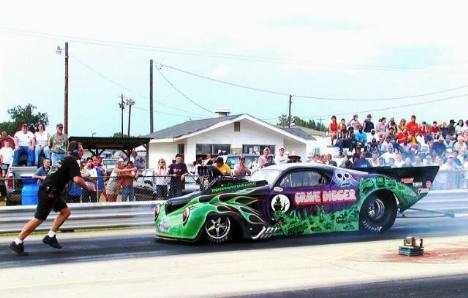 Ken guides the Grave Digger back into its tracks. Brian Wood photo