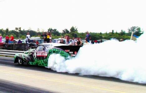 Alan and the Grave Digger burn out before an early check out pass. Brian Wood photo