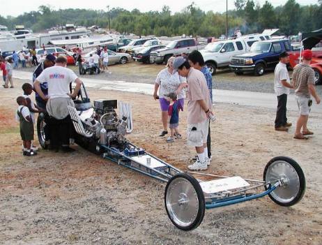 John Ring's Mountain Glass machine gets the once over from the fans. Brian Wood photo