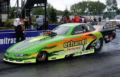 Hometown hero Mark Thomas put the Ethanol Performs machine into the early number two spot. Photo by Vic Cooke