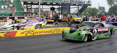Mike Janis and Alan Pittman lined up for a GREAT 6.40 to 6.40 match to grab the 6 and 7 positions. Photo by Vic Cooke