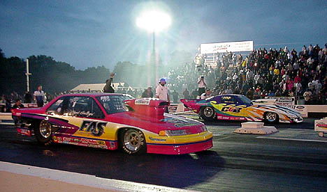 Frank Snellings, Jr., vs. Billy Farmer at Maryland International Raceway. Photo by Tim Pratt